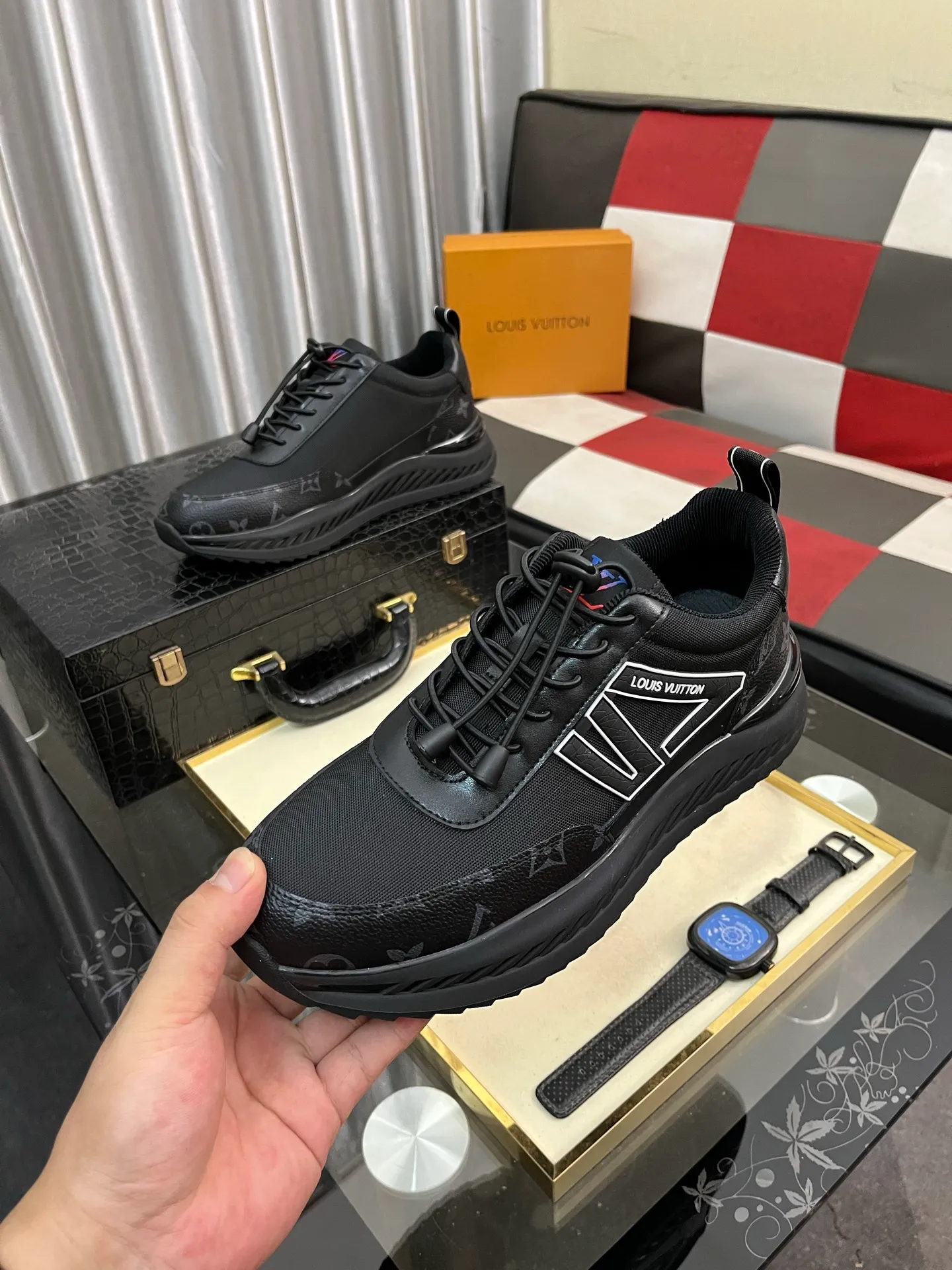 Men's shoes 💰458⌚️⌚️【LOUlS VUlTTON】Louis Vuitton ~ unique and casual style. LV counter purchasing 🏃casual shoes😍😍 are on sale at the men's counter at the same time. Italian imported brands select top-layer Italian cowhide. 🐑Sheepskin lining (refuses to discolor and grind feet) Sole: Original sole specially provided by the original factory 🎬Better in kind Code number: 38-444⃣️Color selection